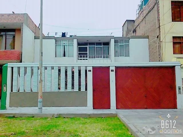 ALQUILER DE CASA EN ZONA RESIDENCIAL — foto 1