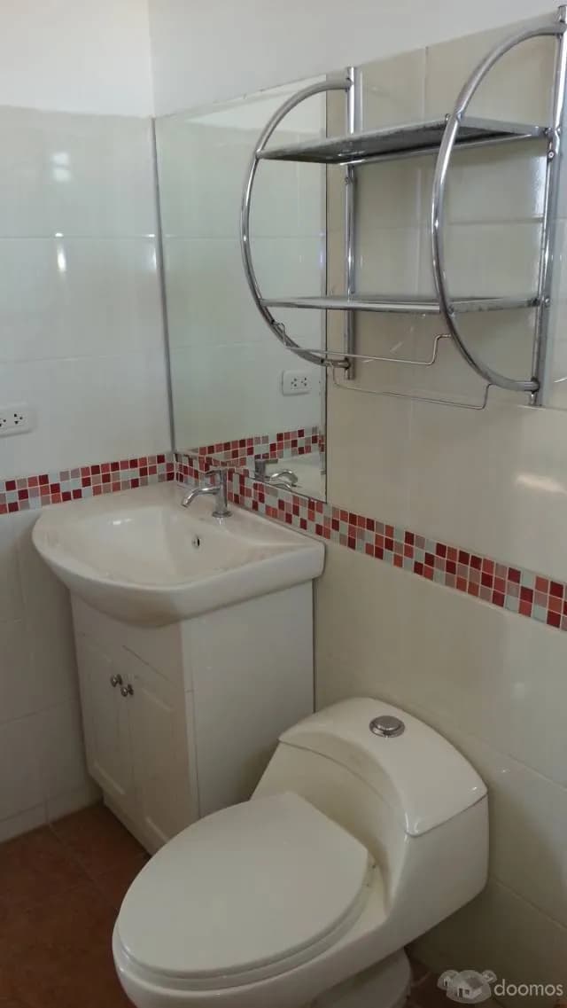 REMATO CASA REMODELADA EN URB. MONTE VERDE — foto 5