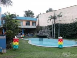 CASA CON JARDIN , PISCINA , SALON PARA EVENTOS INFANTILES, BABY SHOWERS Y ALMUERZOS EN LA MOLINA