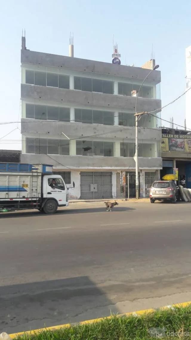 alquiler de locales comerciales en edificio — foto 1
