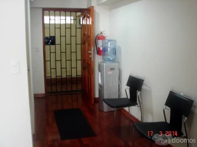 ALQUILER DE OFICINA EN ZONA COMERCIAL DE MIRAFLORES. — foto 2
