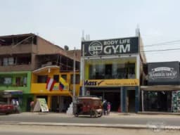 ALQUILO LOCAL COMERCIAL EN VILLA EL SALVADOR, AV REVOLUCION FRENTE AL MERCADO 24 DE JUNIO