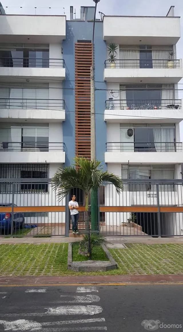 DEPARTAMENTO TRIPLEX, EXCELENTE UBICACIÓN. SURCO. PARALELO A AV. BENAVIDES. — foto 2