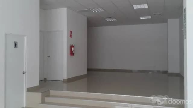 PUERTA A CALLE. CC. EL TRIGAL, 2 NIVELES, EXCELENTE UBICACIÓN. — foto 3