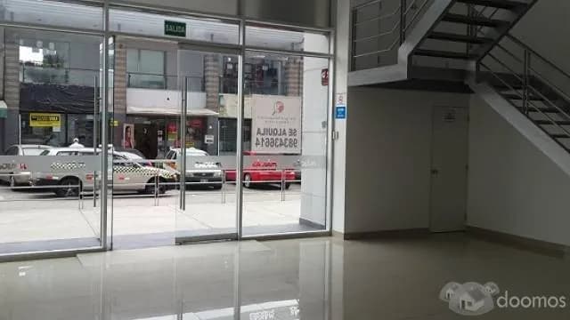PUERTA A CALLE. CC. EL TRIGAL, 2 NIVELES, EXCELENTE UBICACIÓN. — foto 4