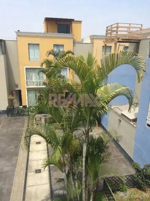 Vendo casa de 3 pisos, dentro de condominio en Chorrillos — foto 2
