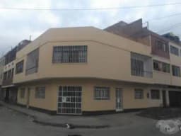 Casa en Venta de dos pisos y aires