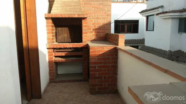 ACOGEDORA CON ZONA DE PARRILLAS ZONA EMBAJADA, CC EL POLO — foto 1