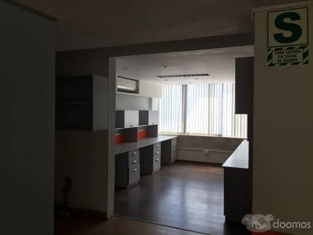 OFICINA EN ALQUILER - CENTRO FINANCIERO SAN ISIDRO — foto 1