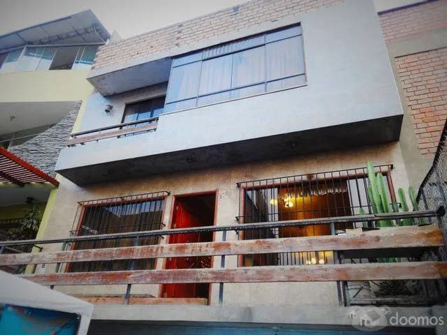Venta de Casa Espaciosa en Villa Maria Del Triunfo — foto 2
