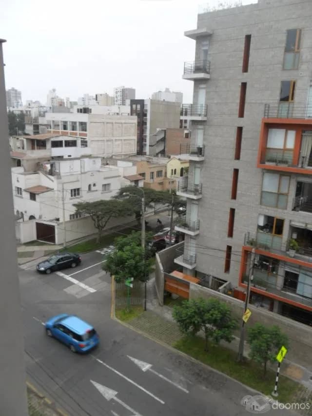 VENTA DEPARTAMENTO A 1 CDRA. DE MALECÓN EN MIRAFLORES — foto 2