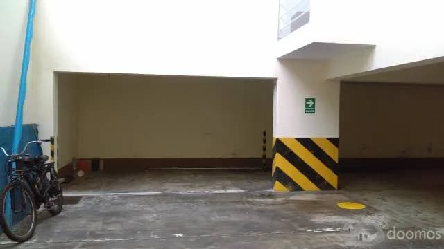 Cochera En Alquiler - Miraflores - Enrique Palacios — foto 2