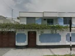 REMATO CASA EN SAN ISIDRO  PARÁMETROS 7 PISOS  LICENCIA PARA CLÍNICA