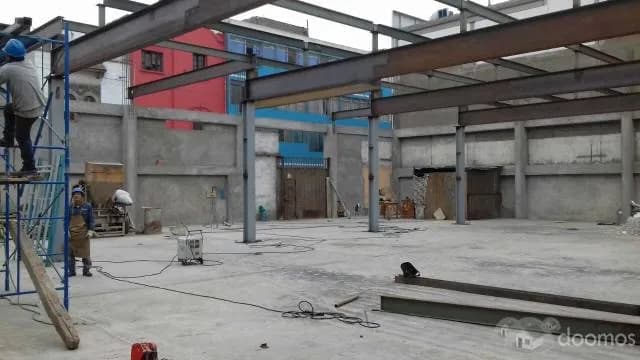 VENDO LOCAL COMERCIAL 600M2 30X20 UBICADISIMO — foto 2