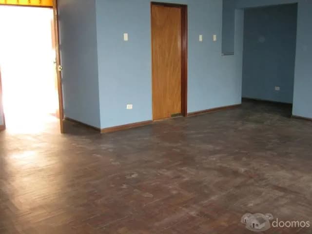 AMPLIO LOCAL COMERCIAL EN LA MOLINA — foto 2