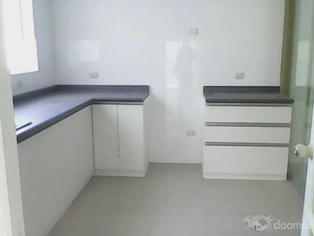 ALQUILER DE DEPARTAMENTO EN EXCLUSIVA ZONA URB EL GOLF — foto 1