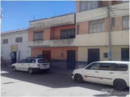 POR OCASION VENDO CASA EN YUNGUYO ZONA CENTRICA