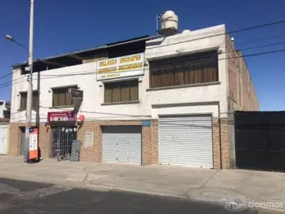 alquilo Local comercial 2 pisos frente al Hospital de la UNSA