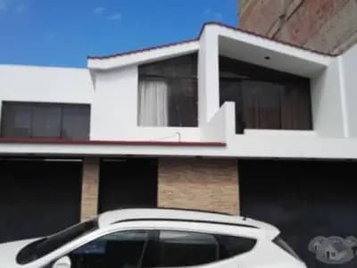 VENDO O ALQUILO AMPLIA Y COMODA CASA