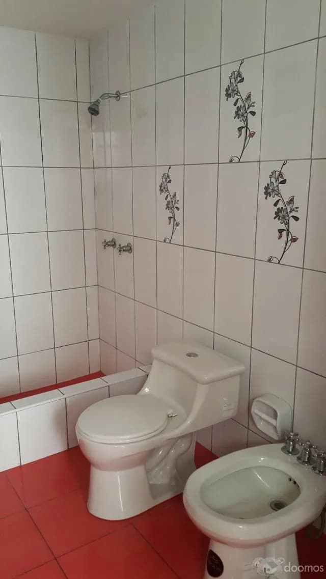 LINDA CASA REMODELADA EN URB. LOS LAURELES — foto 3