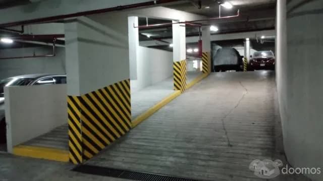 Alquilo amplio departamento amoblado con terraza y cochera Miraflores. — foto 3