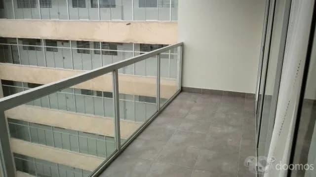 Alquilo amplio departamento amoblado con terraza y cochera Miraflores. — foto 9