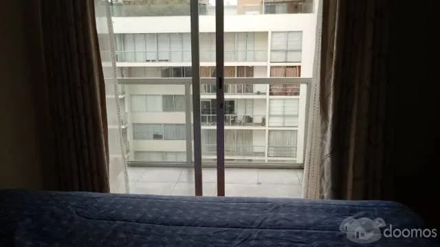 Alquilo amplio departamento amoblado con terraza y cochera Miraflores. — foto 13
