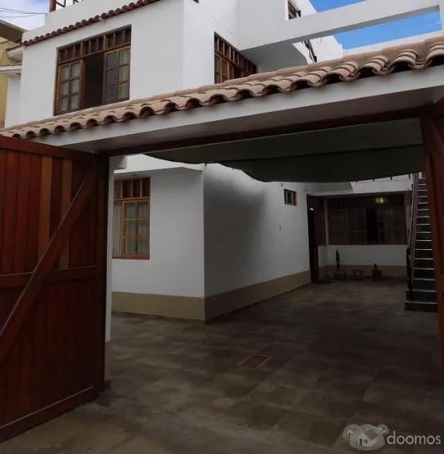 CASA DE 3 PISOS EN URB LOS CEDROS DE VILLA — foto 9