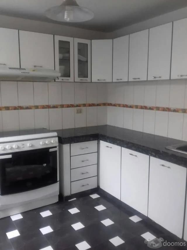 LINDA CASA DE 3 PISOS CERCA A PARQUE EN CEDROS DE VILLA — foto 9