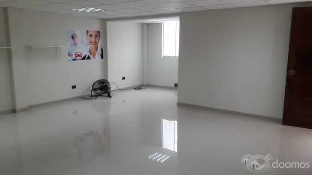 ALQUILO OFICINA TOTALMENTE REMODELADA — foto 1