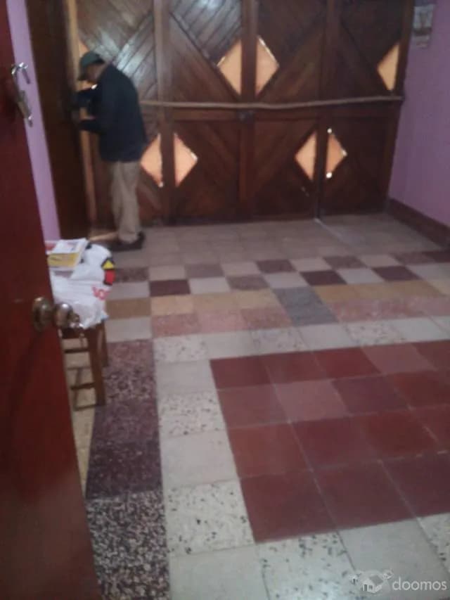 REMATO CASA DE 3 PISOS POR VIAJE — foto 4