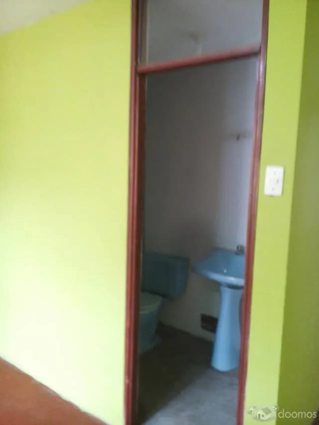 REMATO CASA DE 3 PISOS POR VIAJE — foto 7