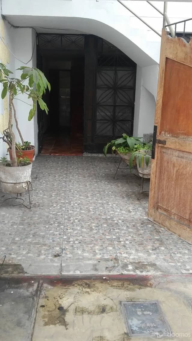 Remato  Local Comercial - Av. Universitaria San Miguel — foto 2