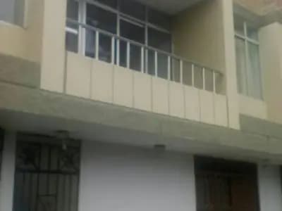 ALKILER DE CASA EN ZONA RESIDENCIAL