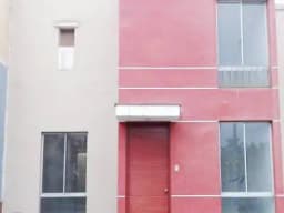 Vendo casa de 3 dormitorios en Villa Club2 frente a Parque Informes al 956323692