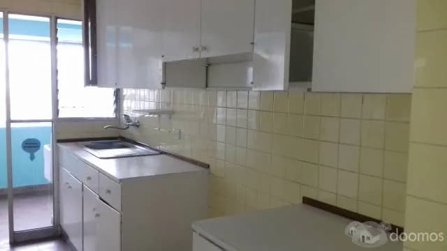 AMPLIA E ILUMINADA OFICINA EN ZONA CENTRICA DE MIRAFLORES — foto 2