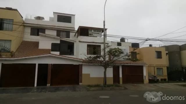 CASA 3 PISOS-frente a parque-CEDROS de VILLA, Chorrillos — foto 1