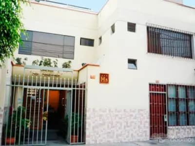 VENTA O ALQUILER DE INMUEBLE DE 3 PISOS Entre Lince y Santa Beatriz (cerca al parque de las aguas)