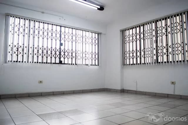 Oficina en zona céntrica - Miraflores - Espalda calle de las pizzas — foto 3