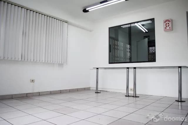 Oficina en zona céntrica - Miraflores - Espalda calle de las pizzas — foto 4