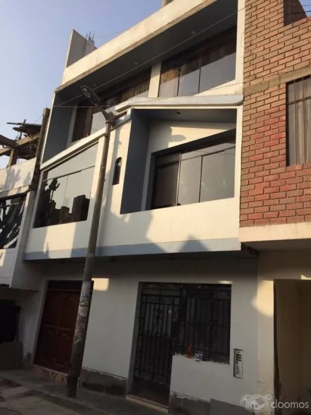 VENDO CASA DE 4 PISOS EN ZONA A HUAYCAN — foto 1