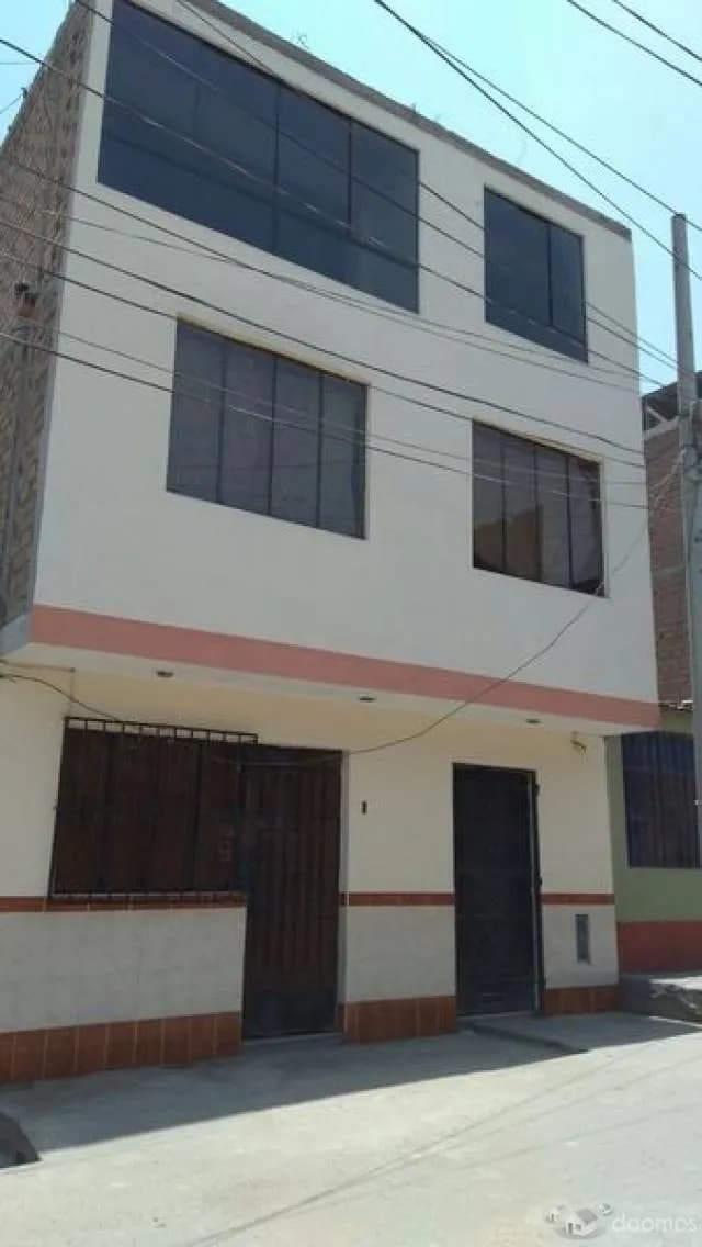 VENDO LINDA CASA DE 3 PISOS EN SECTOR 2 DE BAYOVAR — foto 1