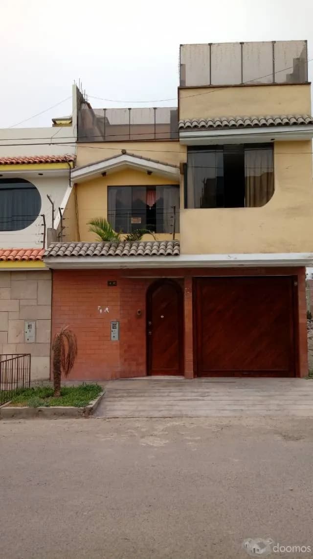 LINDA CASA DE 3 PISOS CON TERRAZA EN SAN ANTONIO DE CARAPONGO — foto 1