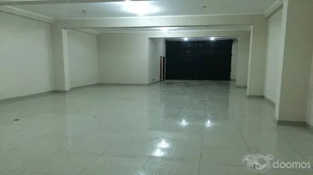 Venta de Local Comercial, Av. Universitaria, Comas — foto 2