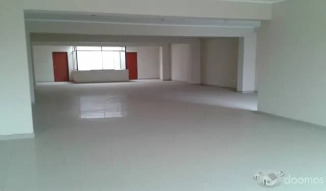 Venta de Local Comercial, Av. Universitaria, Comas — foto 3