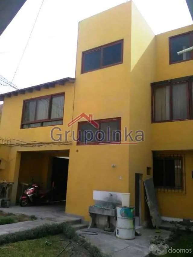 CASA TALLER EN ESQUINA CON CALLE LOS CANCHIS — foto 2