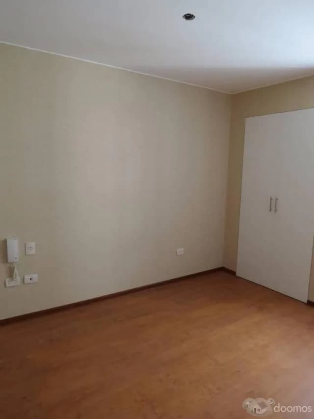 EN VENTA DPTO EN EDIFICIO MODERNO EN LINCE CON PISCINA, GYM, PARRILLA $150,000 — foto 1