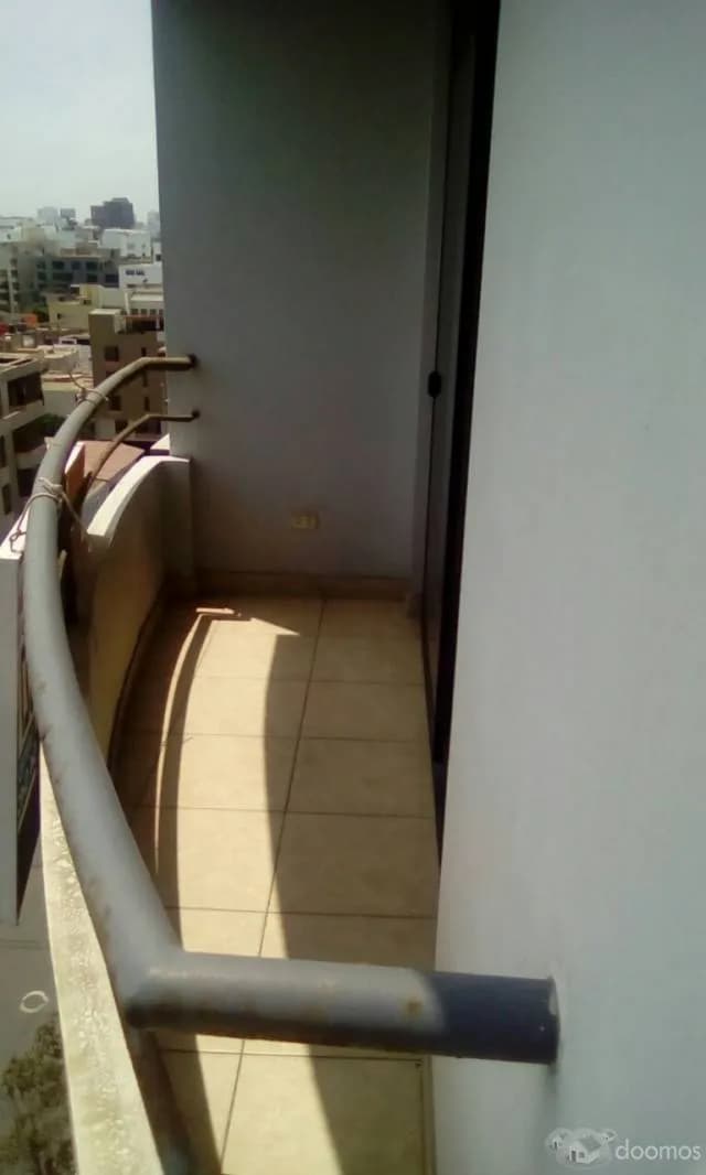 VENDO EXCELENTE DEPARTAMENTO EN MIRAFLORES CERCA AL MALECON — foto 2