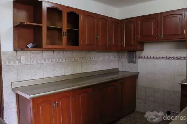 HERMOSA CASA AMPLIA FRENTE A PARQUE — foto 7