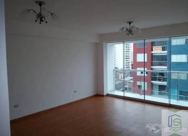 Amplio y hermoso departamento con excelente ubicación — foto 1